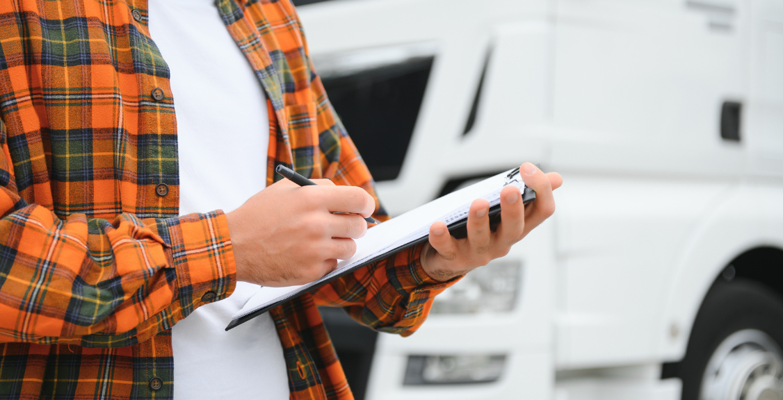 a fleet management checker recording driver's logs a fleet management checker recording driver's logs