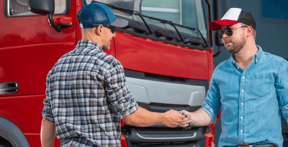 a fleet of manager talking to the driver regarding the truck's route